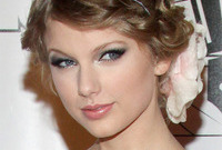 Taylor-swifts-doe-eyed-makeup-side